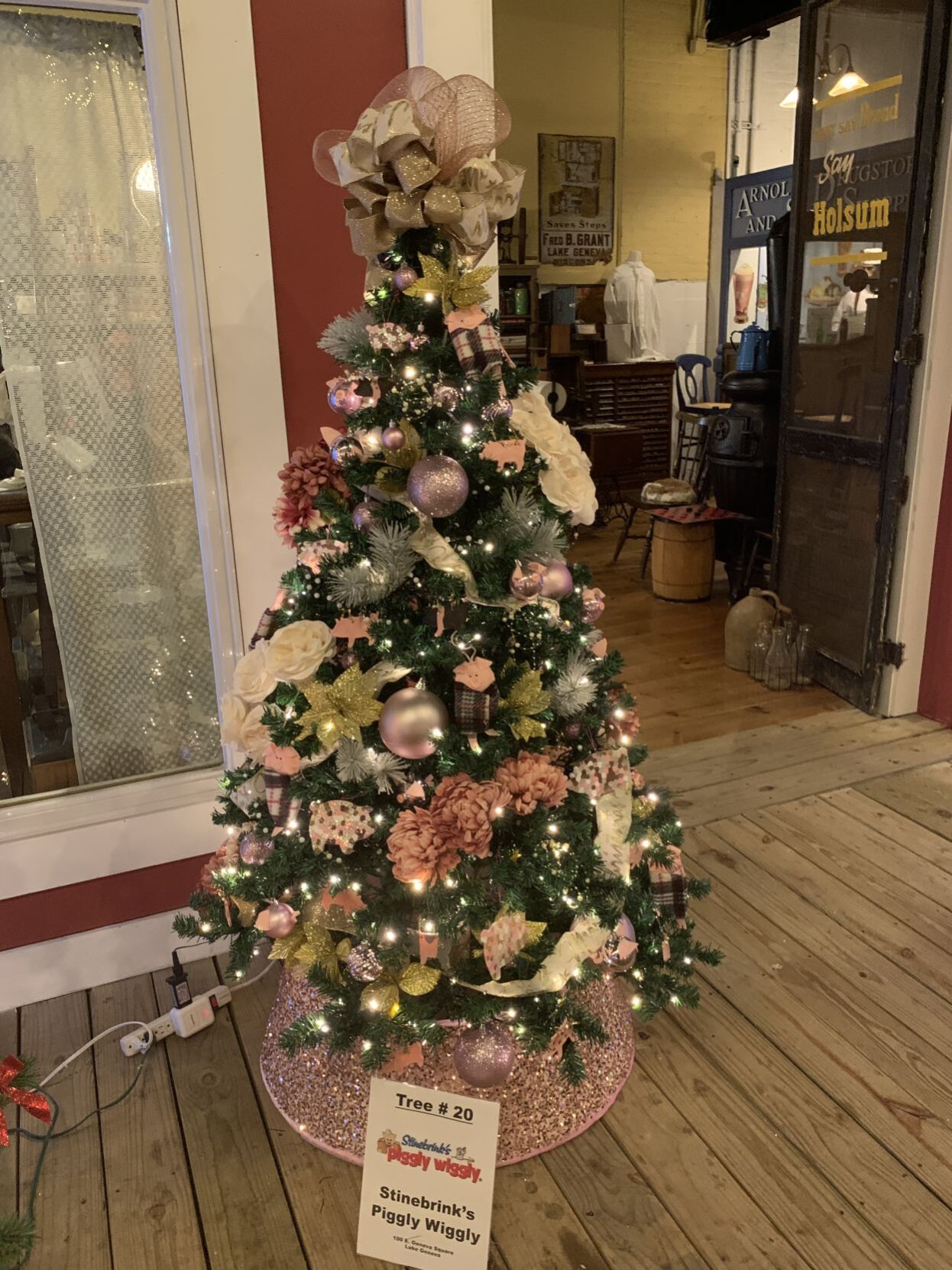 Stinebrink's Piggly Wiggly tree